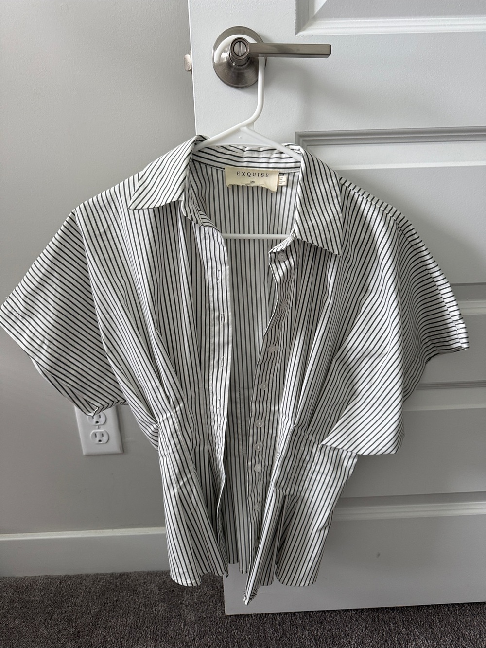 Anthropologie Tobie Black and White Short-Sleeve Button-Up Shirt